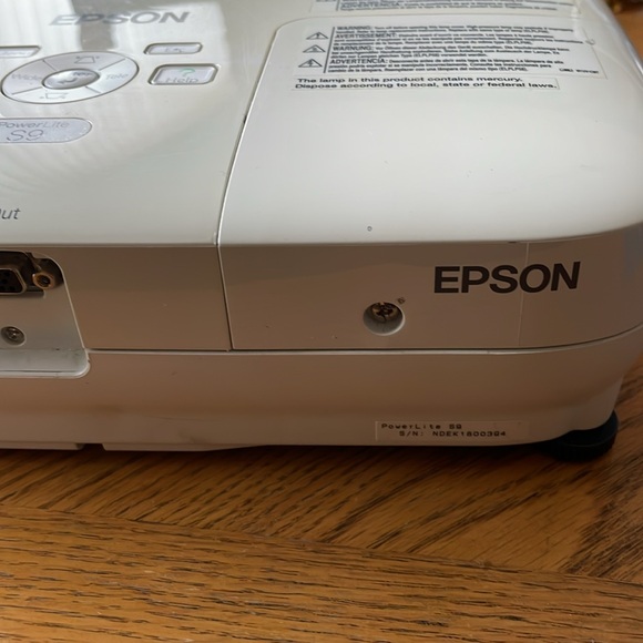 Epson PowerLite S9 3LCD Projector 2500 Lumens - Picture 5 of 9